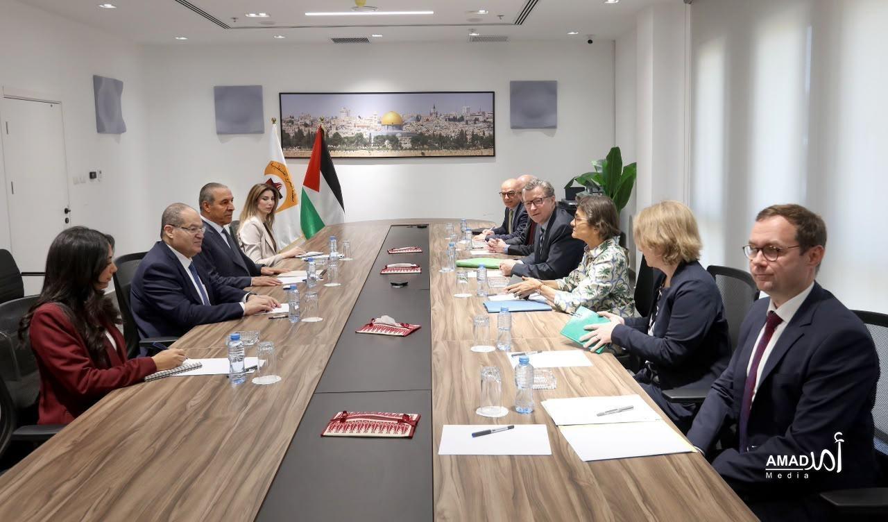 خلال لقاء وزير ألماني..الشيخ يستعرض إجراءات دولة الاحتلال في الأرض الفلسطينية