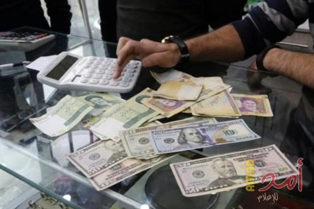 العملة الإيرانية تهوي إلى مستوى غير مسبوق أمام الدولار