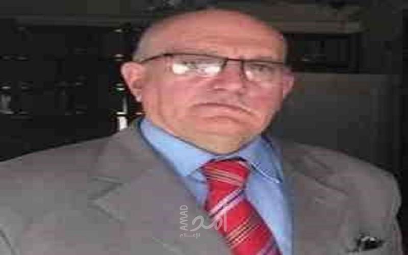 "نصف بطيخة حمراء"
