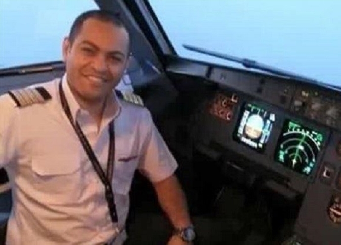 محمد شقير هو قائد الطائرة المصرية المنكوبة