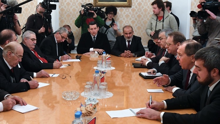 ممثلو المعارضة السورية في لقائهم مع لافروف