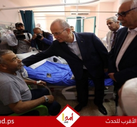 رئيس الوزراء يزور  الجرحى ويوجه لمعالجة تداعيات عدوان جيش الاحتلال على مخيم نور شمس