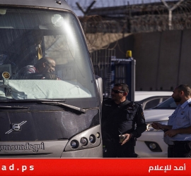سلطات الاحتلال تنقل الأسرى الفلسطينيين المقرر الإفراج عنهم إلى سجني "عوفر" و"كتسيعوت"
