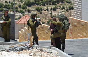 جيش الاحتلال ينصب غرفة مراقبة على أراضي قرية التوانة جنوب الخليل