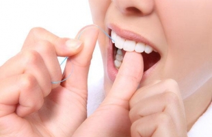 علاج اصفرار الأسنان بطرق منزلية