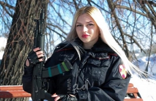 بالفيديو والصور.. فاتنة الحرس الوطني في روسيا