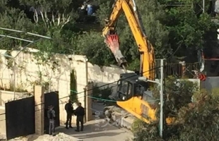 جرافات جيش الاحتلال تهدم غرف سكنية في منطقة "بادية القدس"