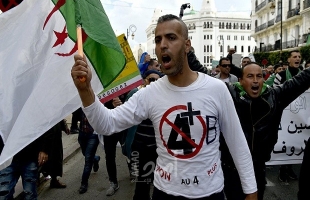 الجزائر: إستمرار المظاهرات رغم تحذيرات قائد الجيش