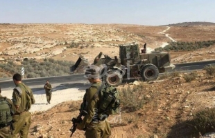 نابلس: قوات الاحتلال تغلق طريقا فرعيا بالسواتر الترابية في سبسطية