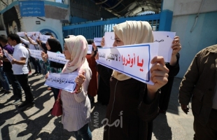 بالصور.. أصحاب المنازل المدمرة بغزة يعتصمون أمام "الأونروا" ويطالبون بأموال "الإيجار"