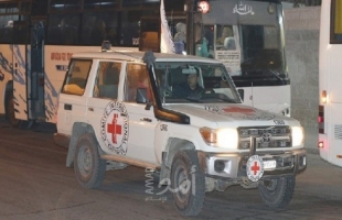 الصليب الأحمر يعلن فتح باب التسجيل للزيارات العائلية للأسرى في سجون الاحتلال بالضفة والقدس