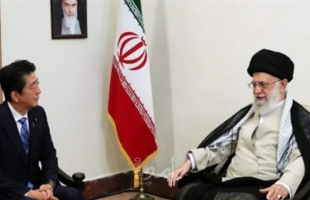 لقاء غير مسبوق بين المرشد الأعلى الإيراني خامنئي ورئيس الوزراء الياباني آبي