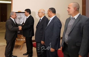 أشتية يقدم واجب العزاء بالرئيس التونسي السبسي