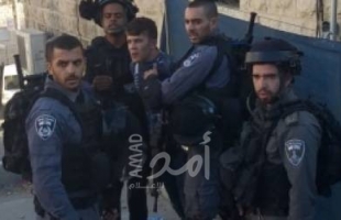 القدس: جنود الاحتلال يخلعون كتف قاصر من العيساوية خلال اعتقاله