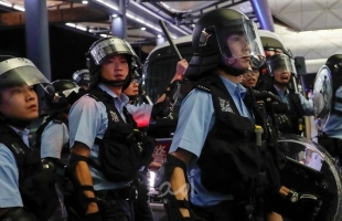 بريطانيا تدين أعمال العنف في هونغ كونغ وتدعو للحوار لإيجاد حل سلمي