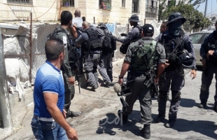 جنود الاحتلال يعتدون على المصور "توفيق صلبيا" في القدس