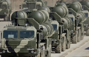 صحيفة تحذر من قدرة روسيا والصين على تدمير القواعد العسكرية الأمريكية