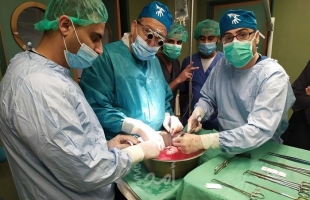 نجاح عملية استئصال ورم حميد لمريض في مستشفى الأقصى وسط القطاع