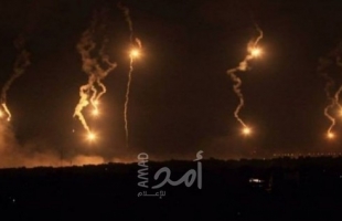قوات الاحتلال تطلق النار شرق دير البلح وقنابل إنارة شرق غزة