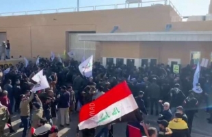 بغداد: تظاهرات أمام السفارة الأميركية  لاقتحامها والمهدي يطلب من المتظاهرين المغادرة