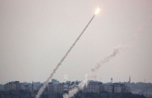 محدث.. إطلاق قذائف صاروخية من غزة تجاه البلدات الإسرائيلية وإعلام عبري: سقطت قرب السياج