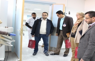 مستشفى حمد والصليب الأحمر بغزة يبحثان تطوير خدمة التأهيل والأطراف الصناعية