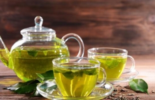 10 فوائد صحية لشرب الشاي الأخضر بالليمون