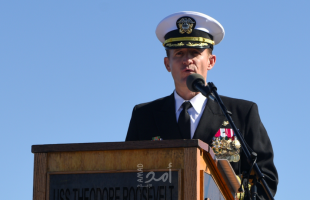 وزير الدفاع الأمريكي يقبل استقالة وزير البحرية