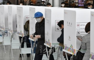 كوريا الجنوبية تجري انتخابات عامة رغم انتشار فايروس "كورونا"
