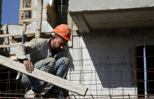 نقابات العمال: 73% من مجموع المصابين في الضفة وغزة من العمال ومخالطيهم