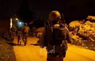 قوات الاحتلال تعتقل عدد من الفلسطينيين في حملة مداهماتٍ في الضفة والقدس