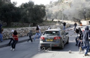 إعلام عبري: تضرر حافلة للمستوطنين رشقاً بالحجارة شمال الخليل
