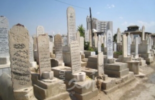 أوقاف حماس تشرع بحملة موسعة لتنظيف مقابر غزة