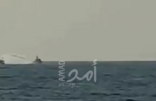 زوارق الاحتلال تغرق قارب صيد فلسطيني في بحر غزة