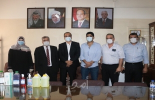غزة: وزير العمل يتبرع بمواد تعقيم ومستلزمات طبية للمعاهد الأزهرية