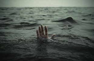 محدث.. وفاة فتاة غرقاً وإنقاذ آخرين في بحر خانيونس