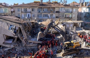 ارتفاع ضحايا زلزال إزمير إلى 91 قتيلاً واستمرار خضوع 155 مصاباً للعلاج