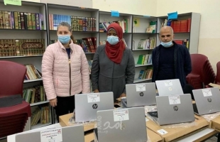 مؤسسة فيصل الحسيني تسلم 151 جهاز حاسوب لـ 14 مدرسة منذ انطلاق مشروع اشتر/ي زمناً