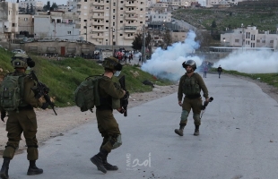 الخليل: إصابات بالاختناق خلال اقتحام قوات الاحتلال بلدة بيت أمر