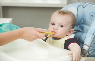 محظورات تغذية الأطفال حتى لا يصاب بالسمنة