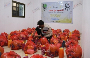 مركز شباب الأمة يقدم طرود غذائية للأسر المتضررة في غزة