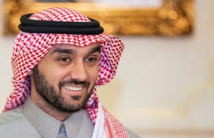 وزير الرياضة السعودي يعلن: مستمرون في استضافة كأسي السوبر الإسباني والإيطالي