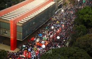 عشرات آلاف البرازيليين يتظاهرون ضد الرئيس بولسونارو