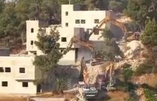 جرافات جيش الاحتلال تهدم منزل لعائلة "جعارة" في القدس