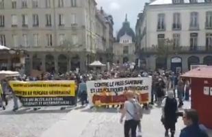 تظاهرات في فرنسا وإيطاليا ضد فرض الشهادة الصحية
