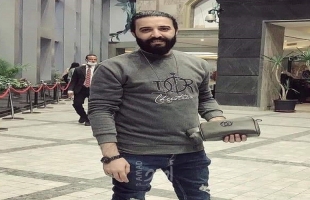 أمن حماس يفرج عن العائد "عبد الحميد أبو السعيد" وخطيبته تروي تفاصيل إهانتهم بالمعبر