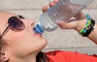7 طرق بسيطة لتقليل احتباس الماء في الجسم