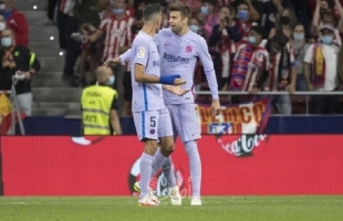 مشادة بين بيكيه وبوسكيتس في مباراة برشلونة وأتلتيكو مدريد - فيديو