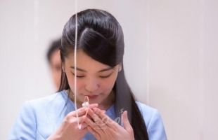 "أزمة جديدة" تهدد زفاف الأميرة اليابانية ماكو قبل أيام من الزواج المثير للجدل