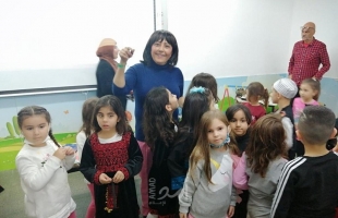 الكاتبة ميسون أسدي ضيفة "يوم الزيت والزيتون" في مدرسة ابن سينا في عرابة